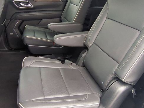 Used 2023 Chevrolet Suburban Premier image 18