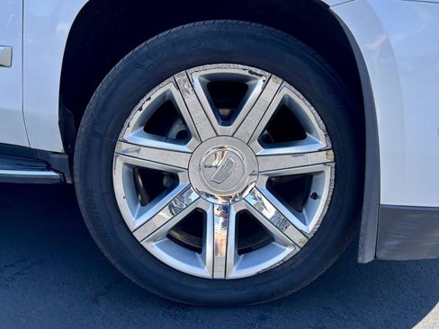 Used 2019 Cadillac Escalade Luxury AWD/4WD image 10