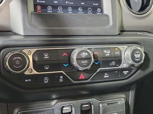 Used 2021 Jeep Wrangler Sport AWD/4WD image 22