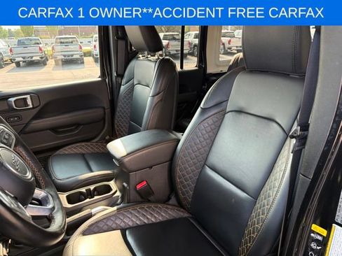 Used 2023 Jeep Wrangler Unlimited Sahara AWD/4WD image 17