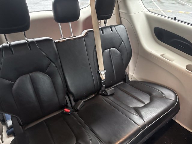 Used 2018 Chrysler Pacifica Limited FWD image 11