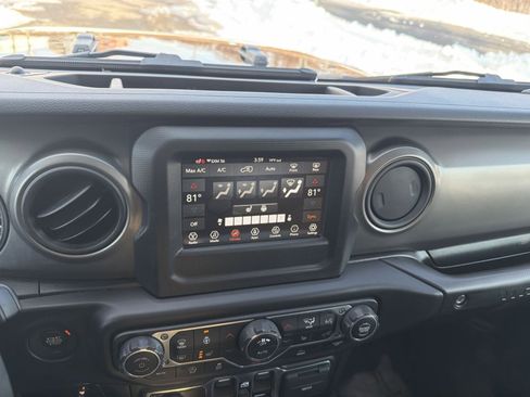 Used 2023 Jeep Wrangler Unlimited Sport image 20