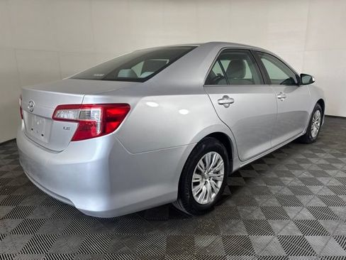 Used 2012 Toyota Camry LE FWD image 3