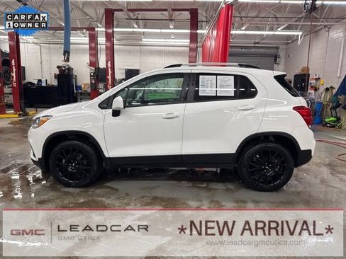 Used 2022 Chevrolet Trax LT w/ Sport Edition image 2