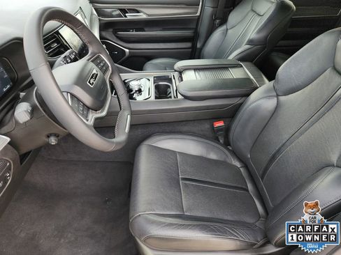 Used 2024 Jeep Wagoneer Series II image 16