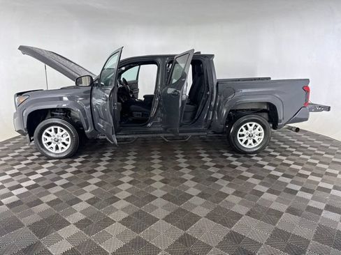 Used 2024 Toyota Tacoma SR5 AWD/4WD image 12