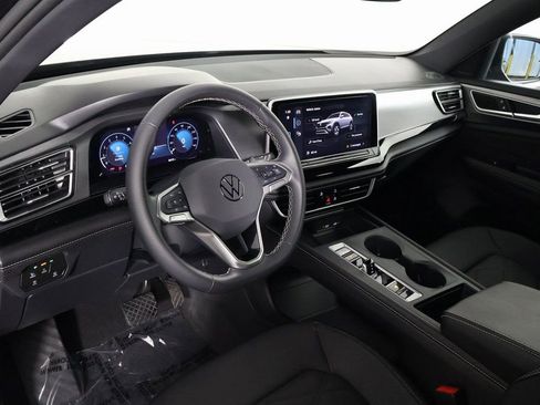 Used 2024 Volkswagen Atlas Cross Sport SE FWD image 7