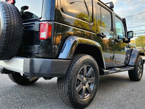 Used 2015 Jeep Wrangler Unlimited Sahara AWD/4WD image 17