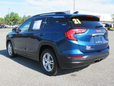 Used 2021 GMC Terrain SLE w/ Driver Convenience Package FWD image 5