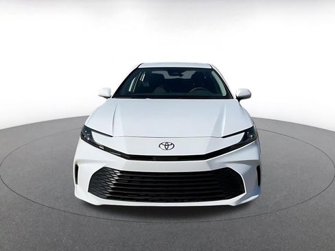 Used 2025 Toyota Camry LE image 3