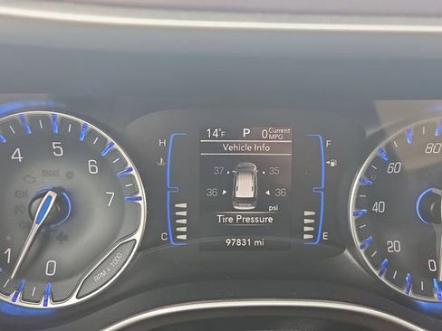 Used 2020 Chrysler Voyager L image 9