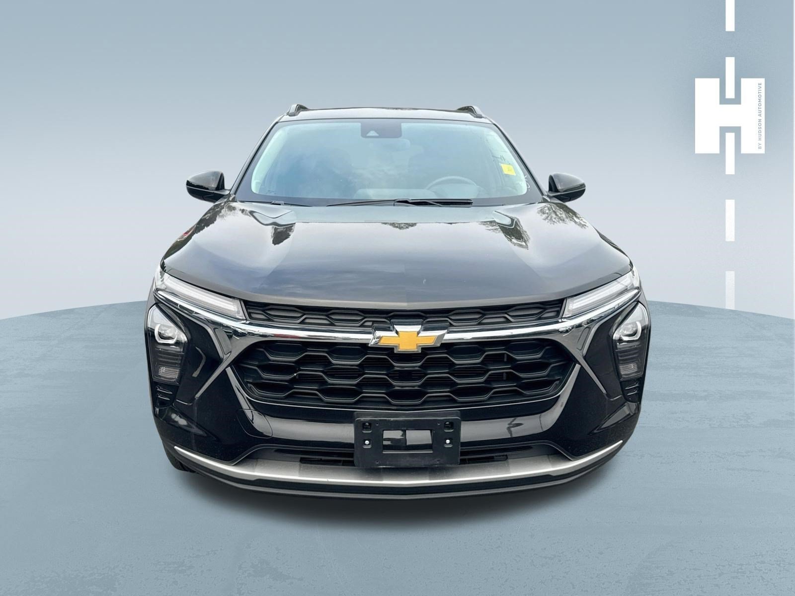 Used 2024 Chevrolet Trax LT w/ LT Convenience Package FWD image 2