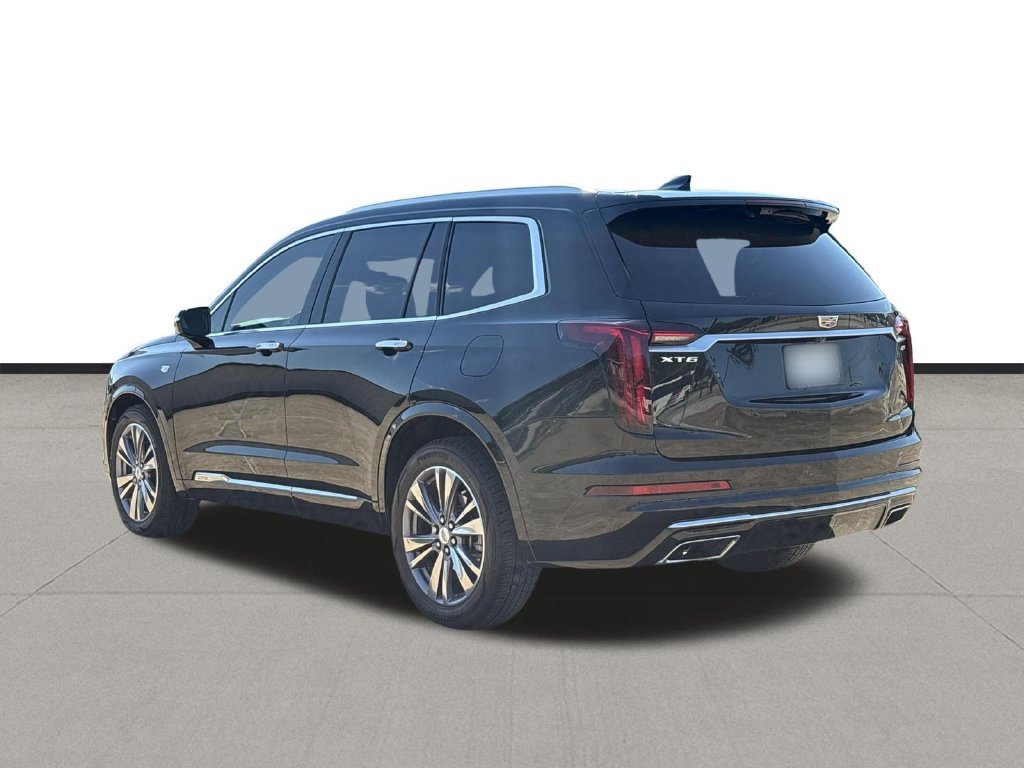 Used 2021 Cadillac XT6 Premium Luxury FWD image 3