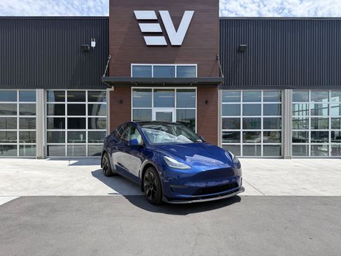 Used 2020 Tesla Model Y Long Range AWD/4WD image 1