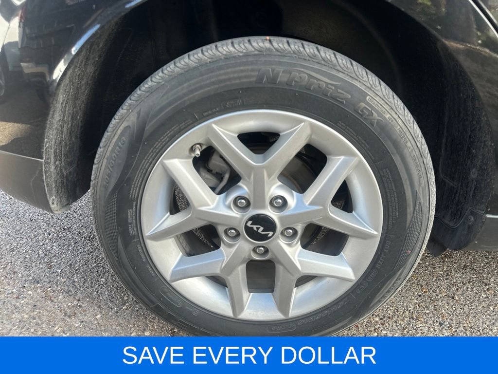 Used 2023 Kia Soul LX w/ Option Group 015 FWD image 19