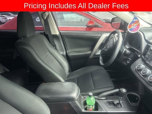 Used 2018 Toyota RAV4 LE FWD image 3