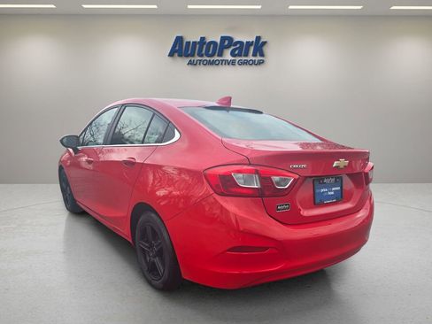 Used 2017 Chevrolet Cruze LT FWD image 5