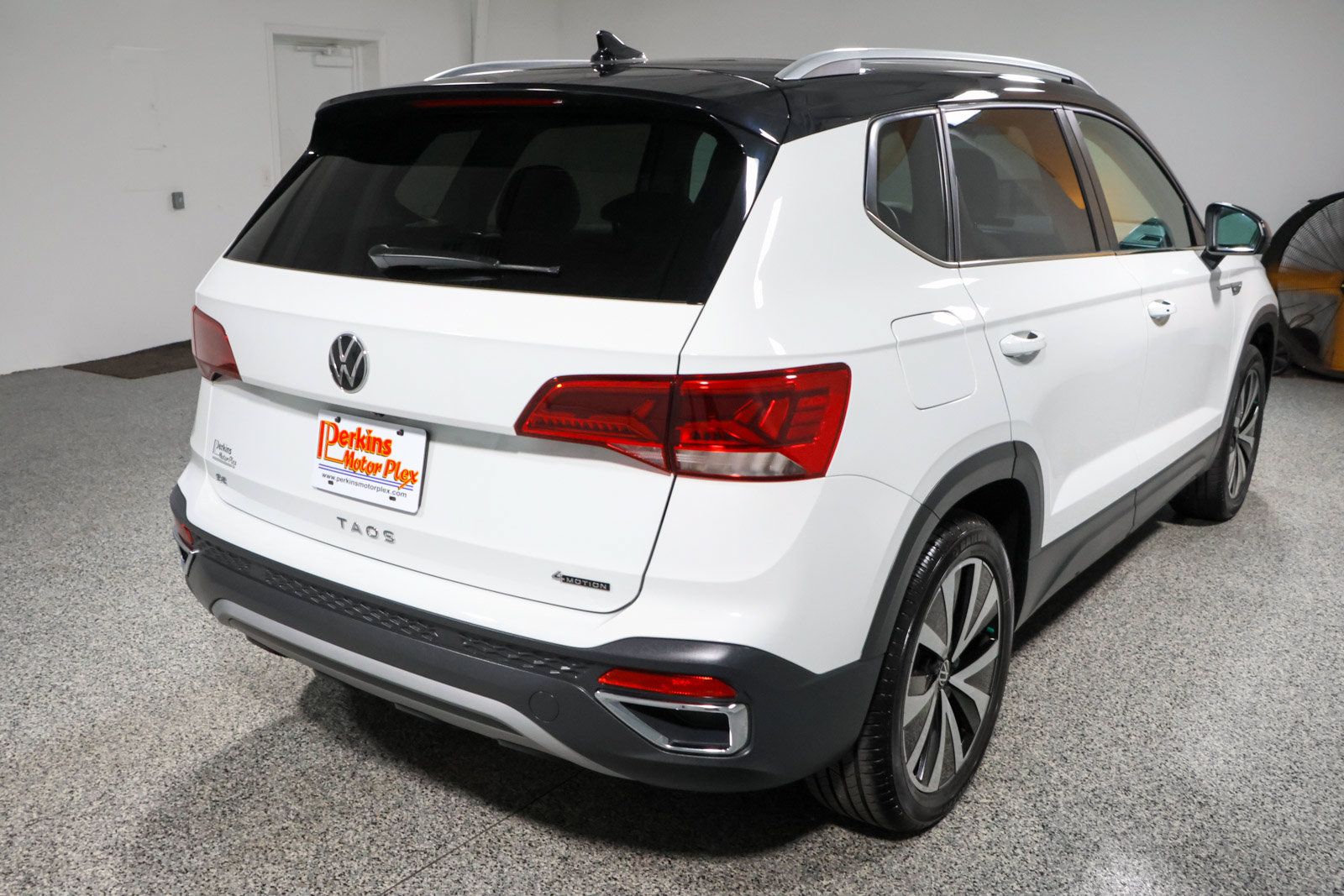 Used 2023 Volkswagen Taos SE w/ Panoramic Sunroof Package AWD/4WD image 7
