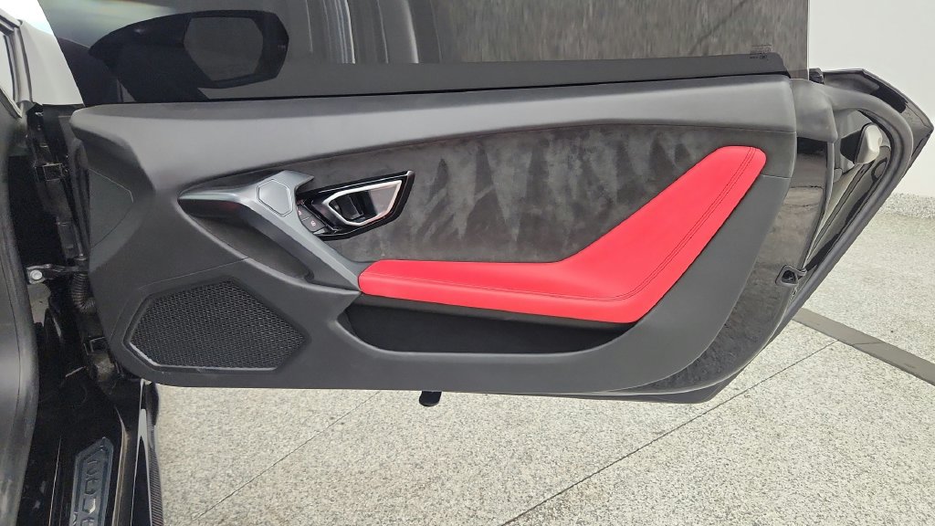 Used 2015 Lamborghini Huracan LP 610-4 AWD/4WD image 40