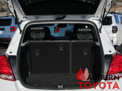 Used 2022 Chevrolet Trax LT w/ LT Convenience Package image 7