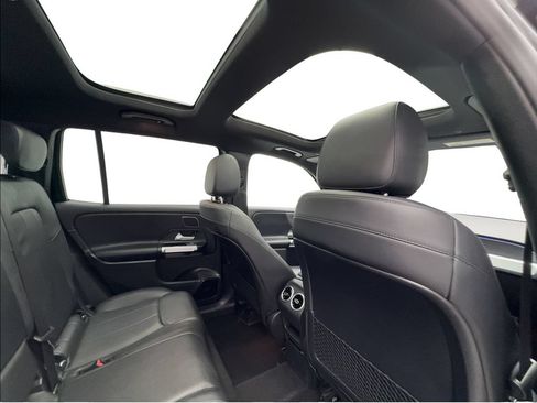 Used 2021 Mercedes-Benz GLB 250 4MATIC w/ Premium Package image 27