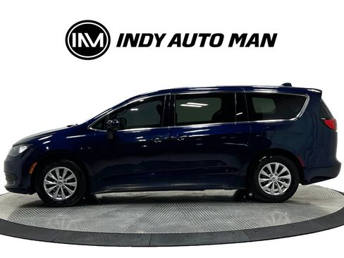 Used 2017 Chrysler Pacifica Touring w/ Tire & Wheel Group FWD image 7