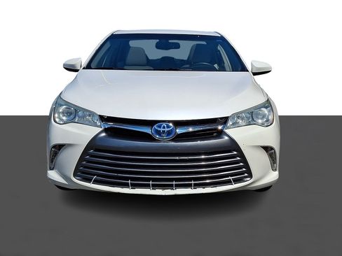 Used 2015 Toyota Camry XLE w/ Moonroof Package FWD image 2