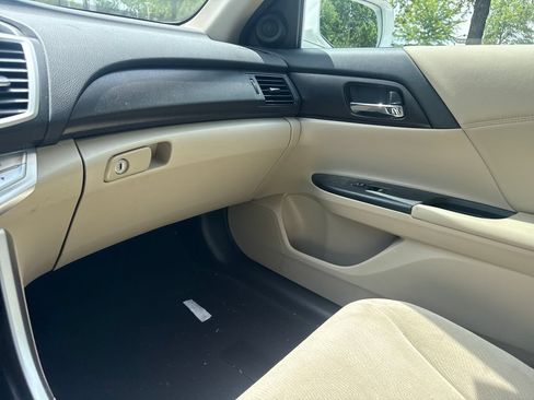 Used 2015 Honda Accord EX image 17