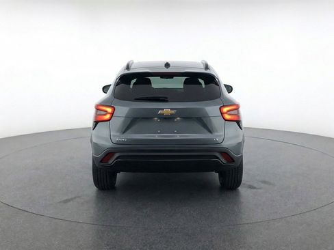 Used 2025 Chevrolet Trax LT image 7