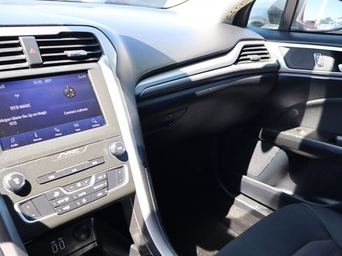 Used 2020 Ford Fusion SE FWD image 10