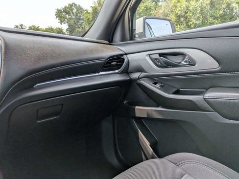 Used 2023 Chevrolet Traverse LT FWD image 18