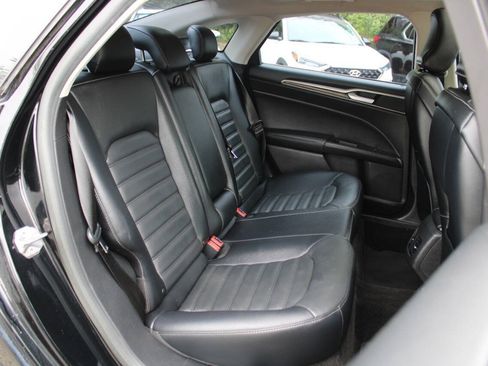 Used 2017 Ford Fusion SE w/ Fusion SE Technology Package FWD image 29