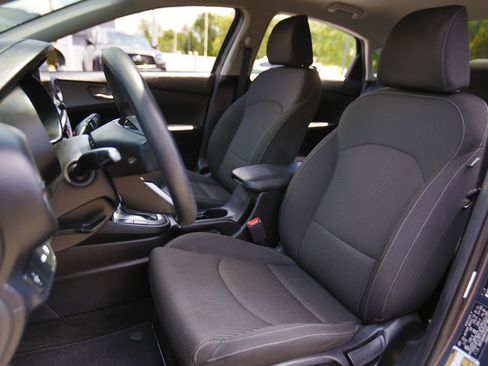 Used 2019 Kia Forte LXS FWD image 5