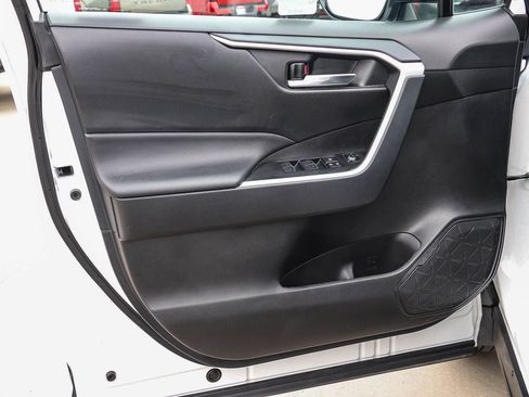 Certified 2025 Toyota RAV4 XLE w/ Convenience Package FWD image 22