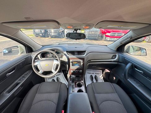 Used 2016 Chevrolet Traverse LT w/ Style and Technology Package FWD image 9