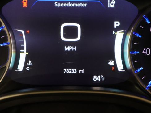 Used 2023 Chrysler Pacifica Touring-L FWD image 34
