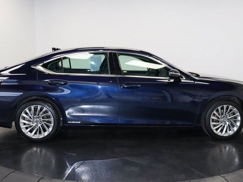 Used 2020 Lexus ES 300h w/ Accessory Package image 6