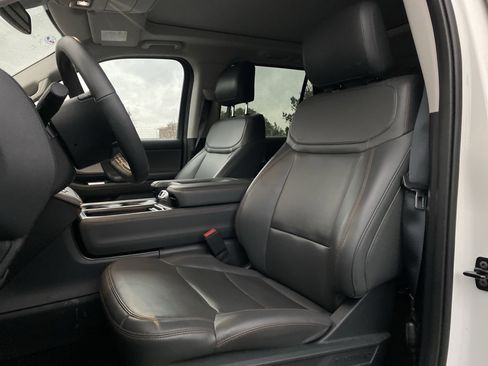 Used 2025 Ford Expedition Active image 7