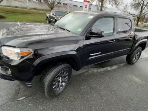 Certified 2023 Toyota Tacoma SR5 AWD/4WD image 4
