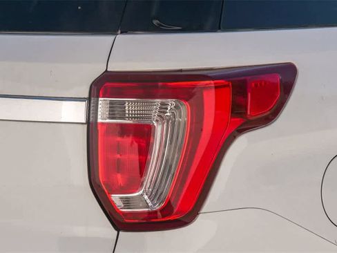 Used 2019 Ford Explorer XLT w/ Equipment Group 201A image 10