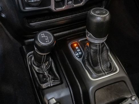 Used 2019 Jeep Wrangler Unlimited Sahara AWD/4WD image 23