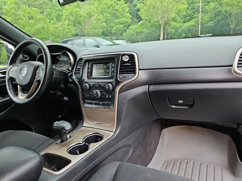 Used 2015 Jeep Grand Cherokee Laredo w/ Quick Order Package 23E AWD/4WD image 16