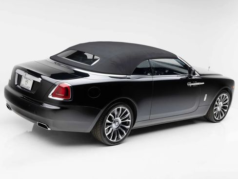 Used 2019 Rolls-Royce Dawn RWD image 19