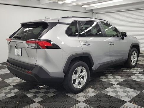 Used 2019 Toyota RAV4 XLE FWD image 6
