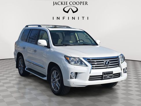 Used 2015 Lexus LX 570 4WD w/ Luxury Package image 3