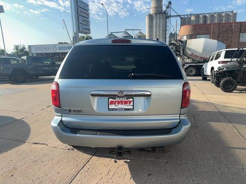 Used 2004 Chrysler Town & Country Touring w/ Leather Interior Group FWD image 7