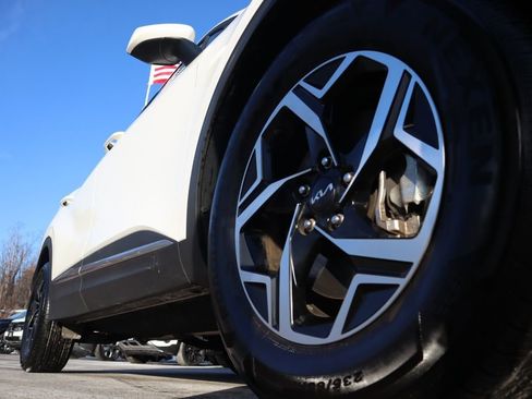 Used 2025 Kia Sportage LX image 8