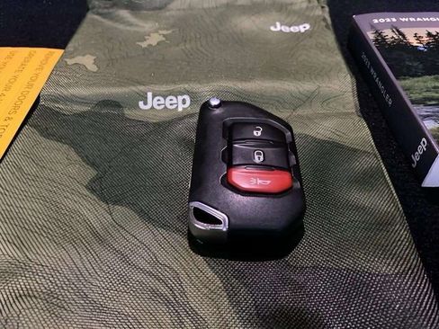 Used 2023 Jeep Wrangler Unlimited Sahara w/ Dual Top Group image 94