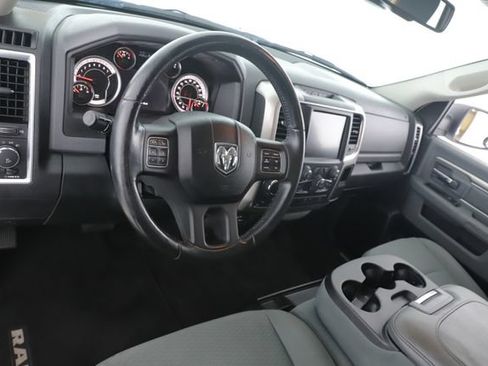 Used 2017 RAM 1500 Classic SLT w/ SLT Plus D←cor Group AWD/4WD image 17