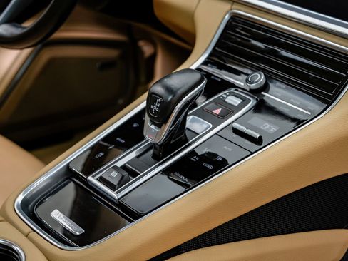 Used 2023 Porsche Panamera 4 Platinum Edition image 28